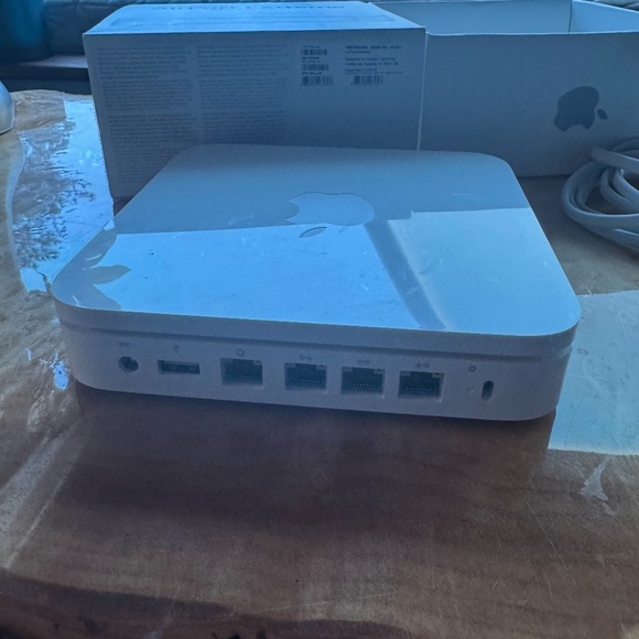 Apple Airport Extreme Wifi Extender - Picture 3 of 7